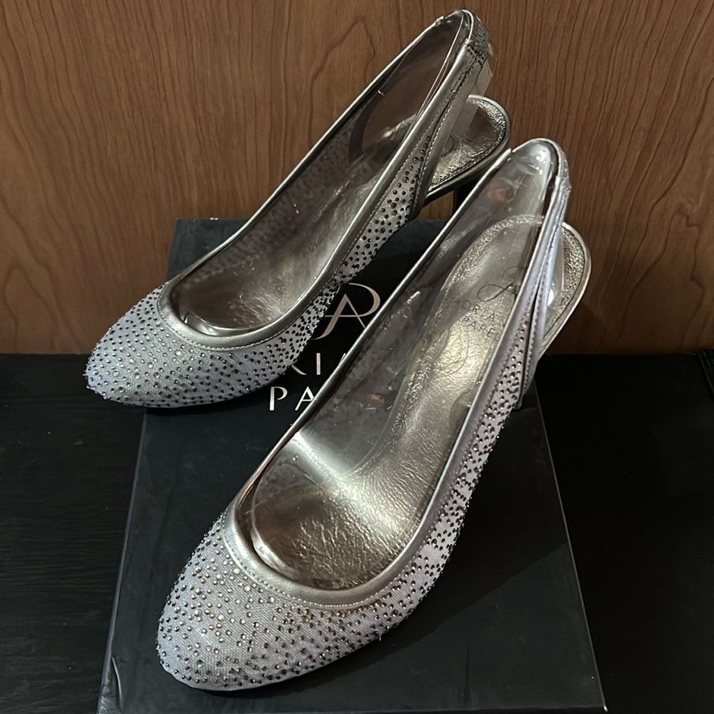 Silver heels Adrianna Papell brand, size 7